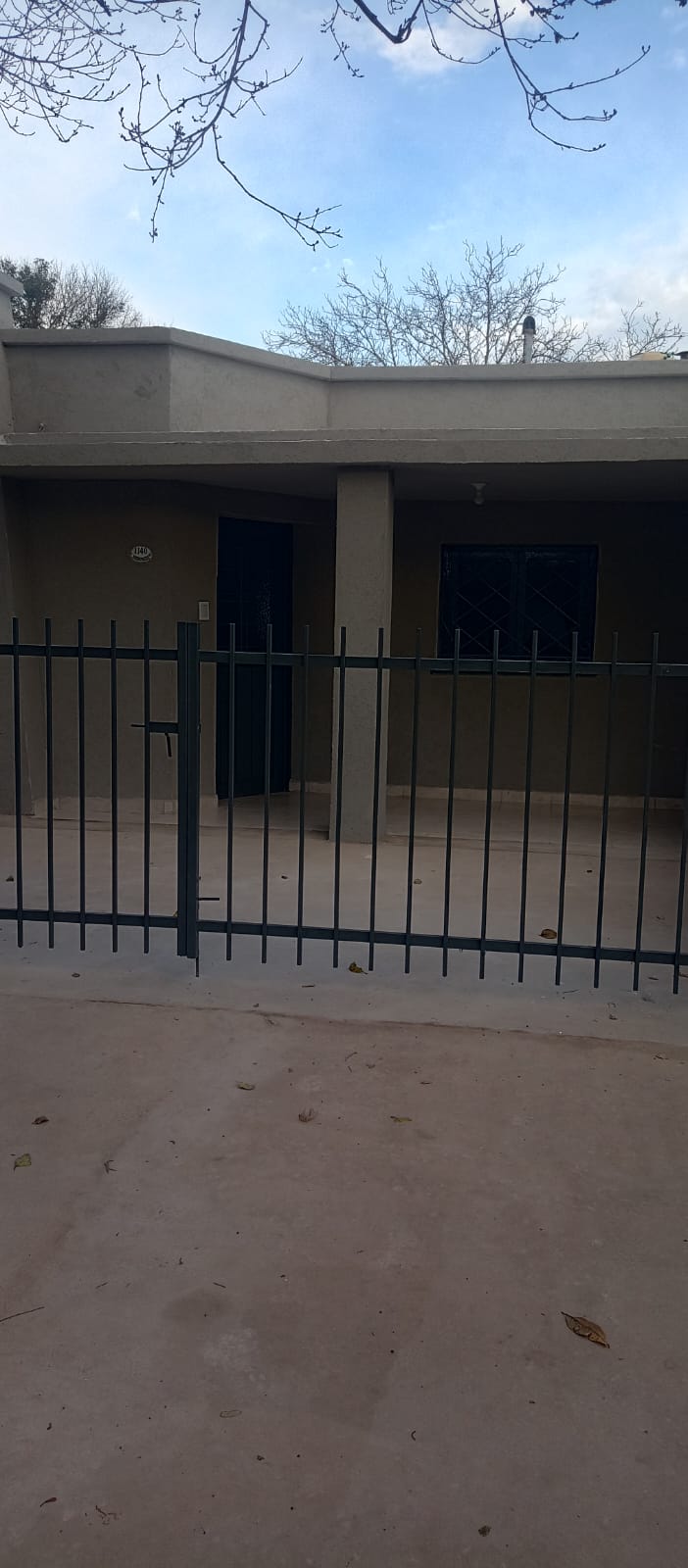 Casa refaccionada a nueva – Cástulo Peña – USD 80.000