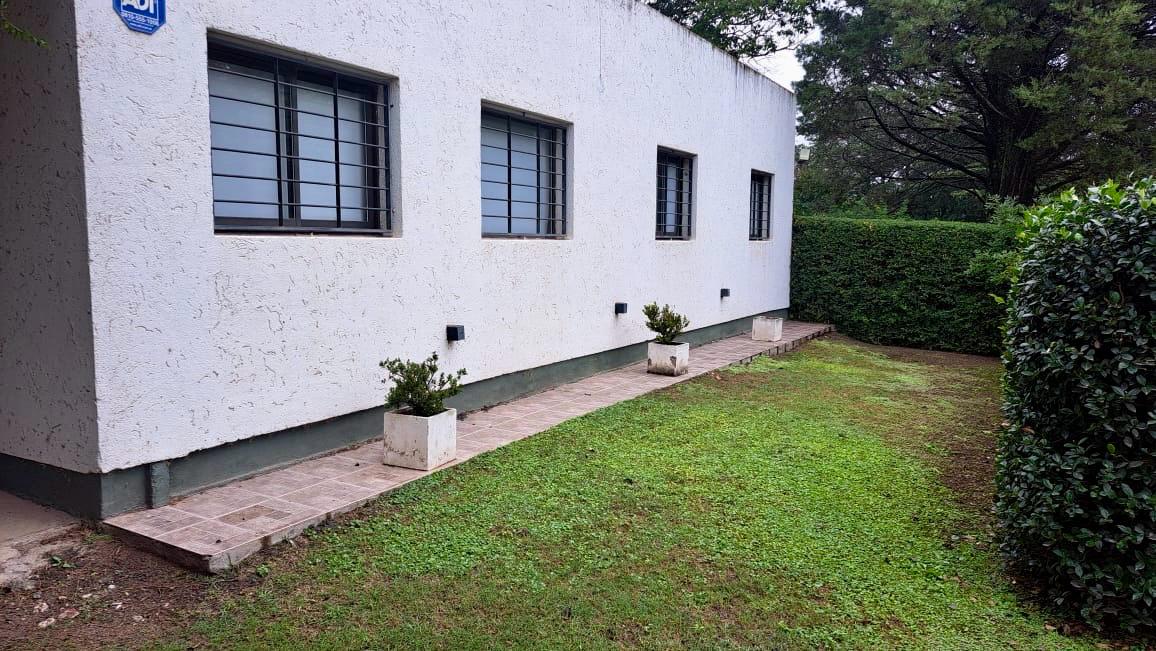 Casa con piscina y 95m2 cubiertos en La Granja