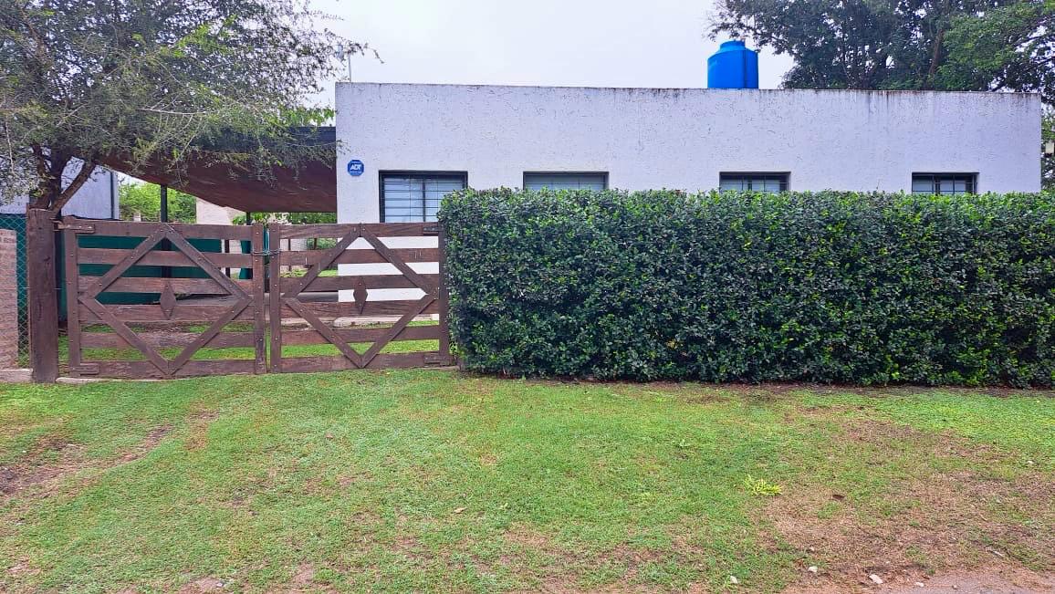 Casa con piscina y 95m2 cubiertos en La Granja