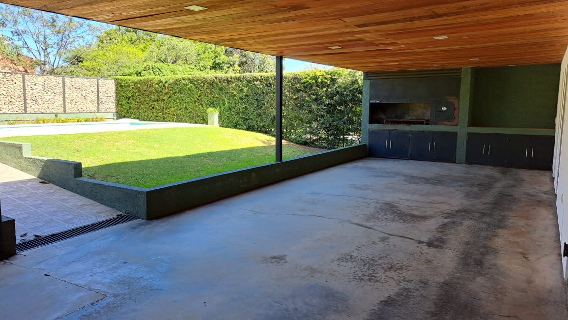 Casa con piscina y 95m2 cubiertos en La Granja · La Granja