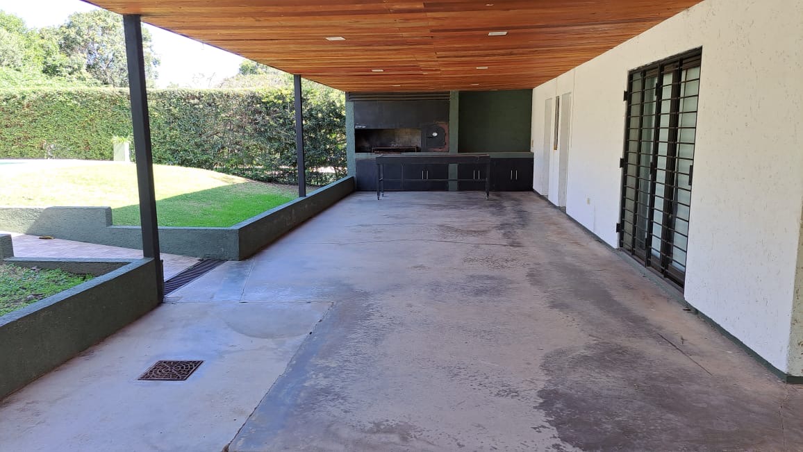 Casa con piscina y 95m2 cubiertos en La Granja
