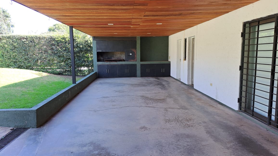 Casa con piscina y 95m2 cubiertos en La Granja