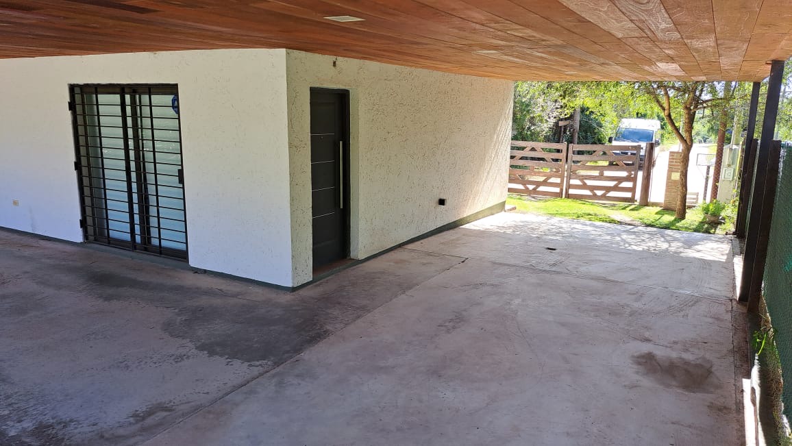 Casa con piscina y 95m2 cubiertos en La Granja