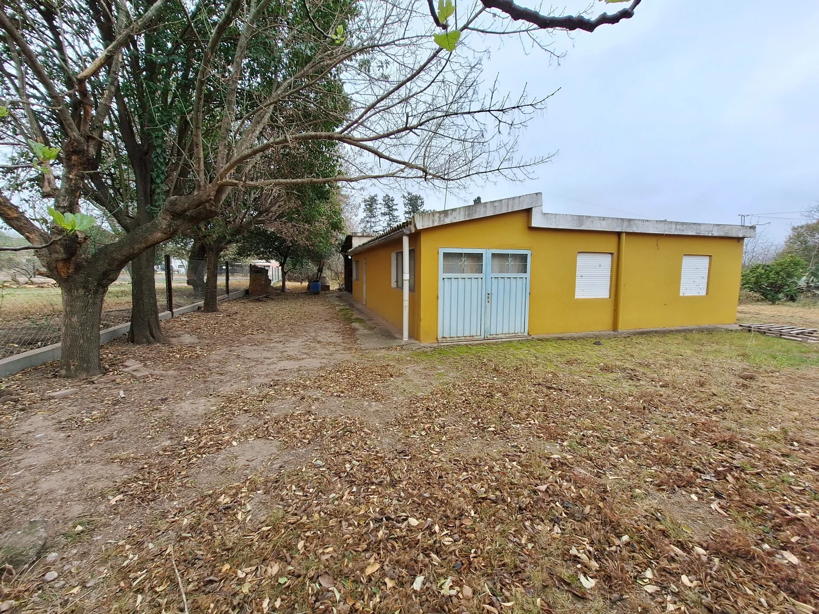 Casa con sótano y quincho en Sinsacate