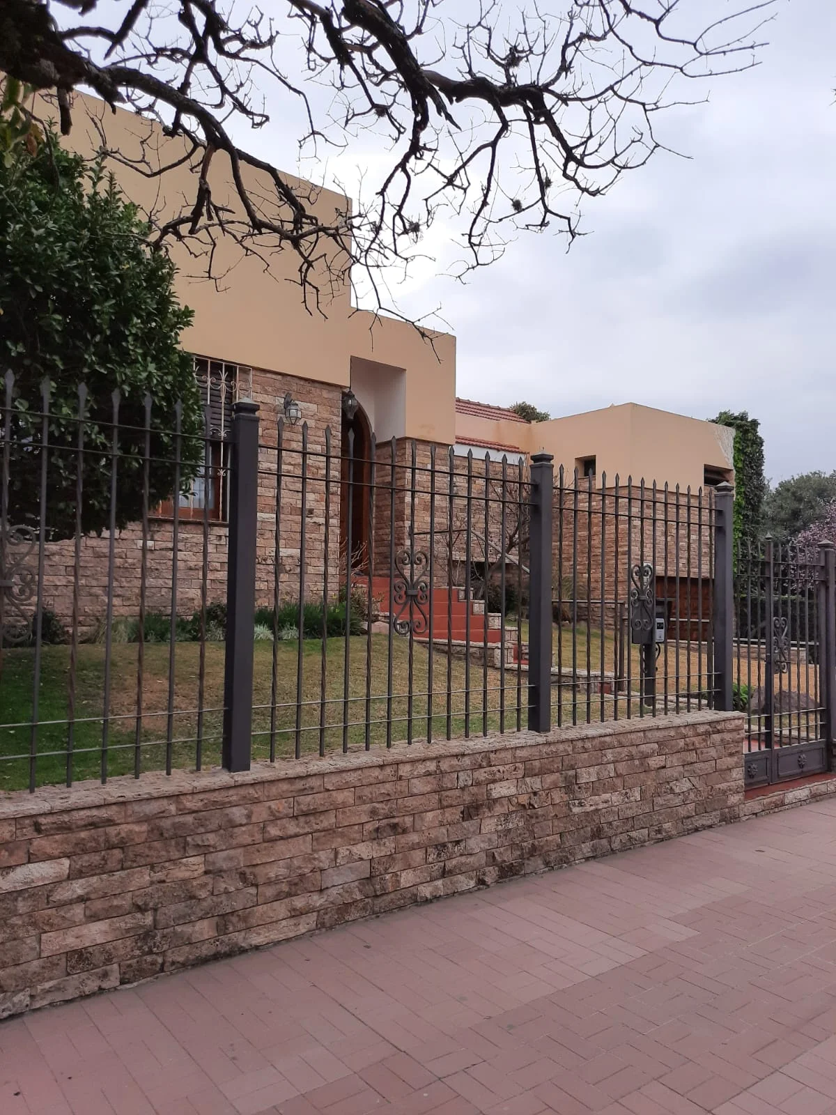 Casa con pileta en corazón de Jesús María