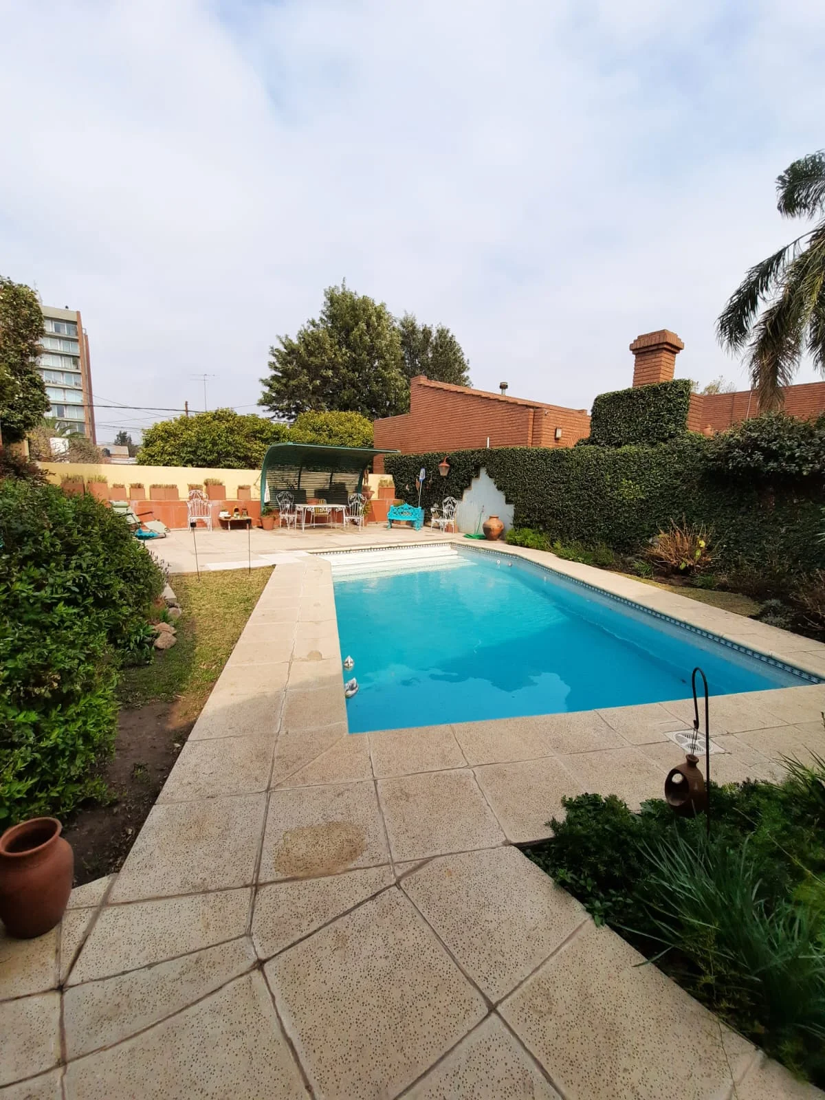 Casa con pileta en corazón de Jesús María