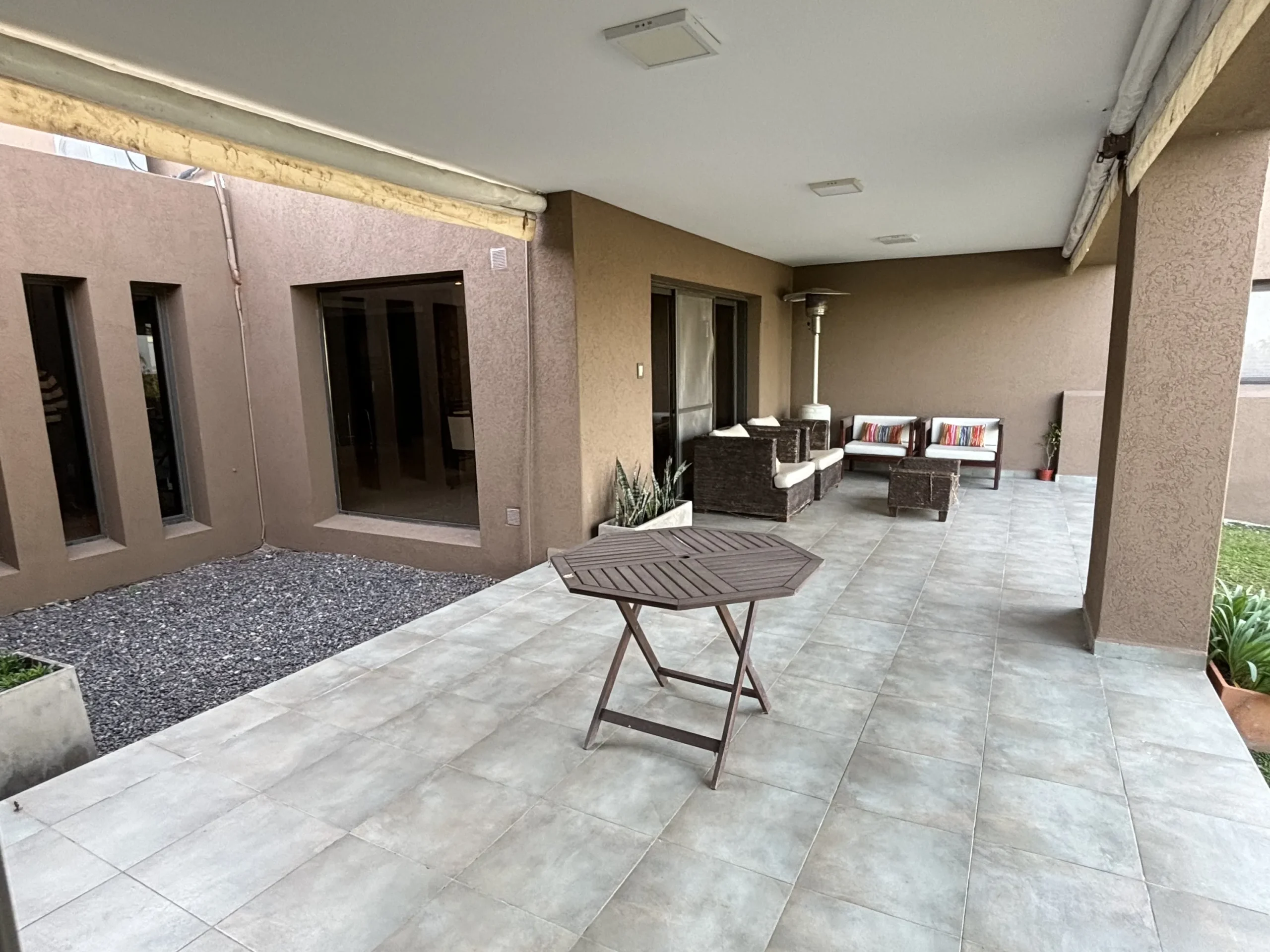 Importante propiedad en Jesús María a metros del Colegio Seminario – 3 dorm, suite y terraza