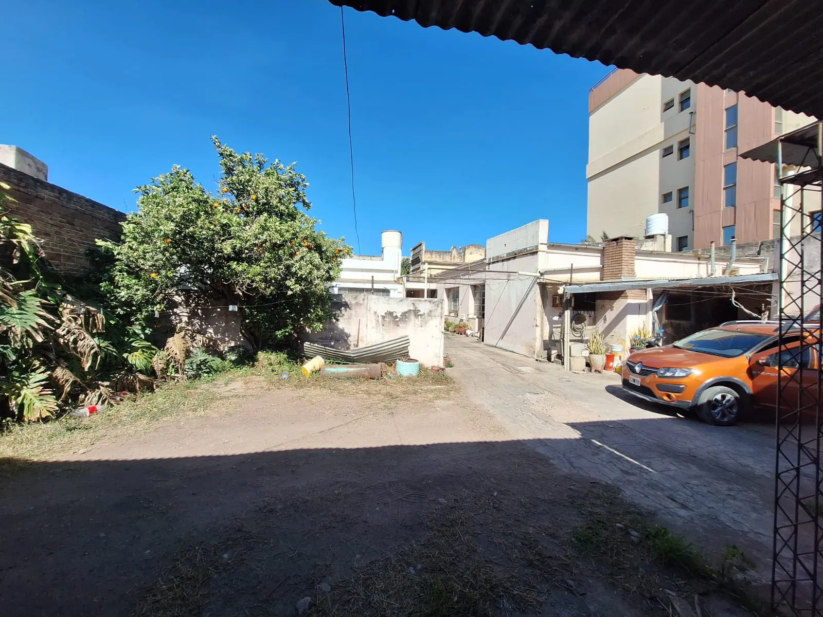 Oportunidad de Inversión en Jesús María: Locales Comerciales + Departamentos