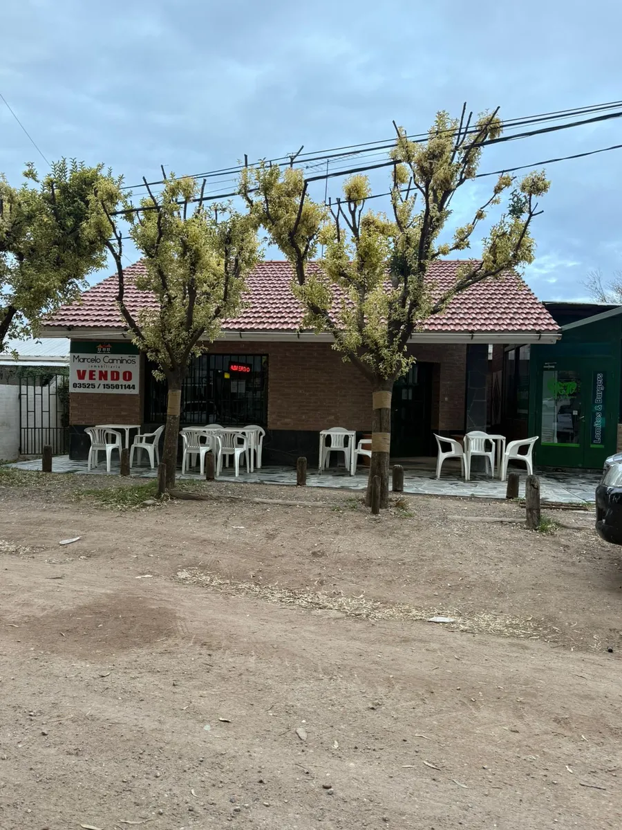 Ruta 9 Sinsacate: Casa con Locales y 938 m2 Terreno