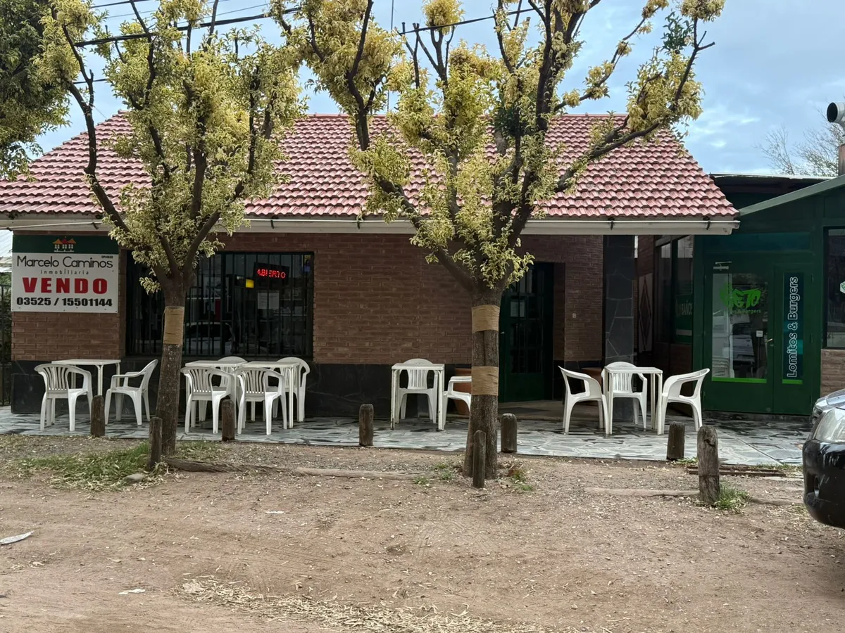 Ruta 9 Sinsacate: Casa con Locales y 938 m2 Terreno