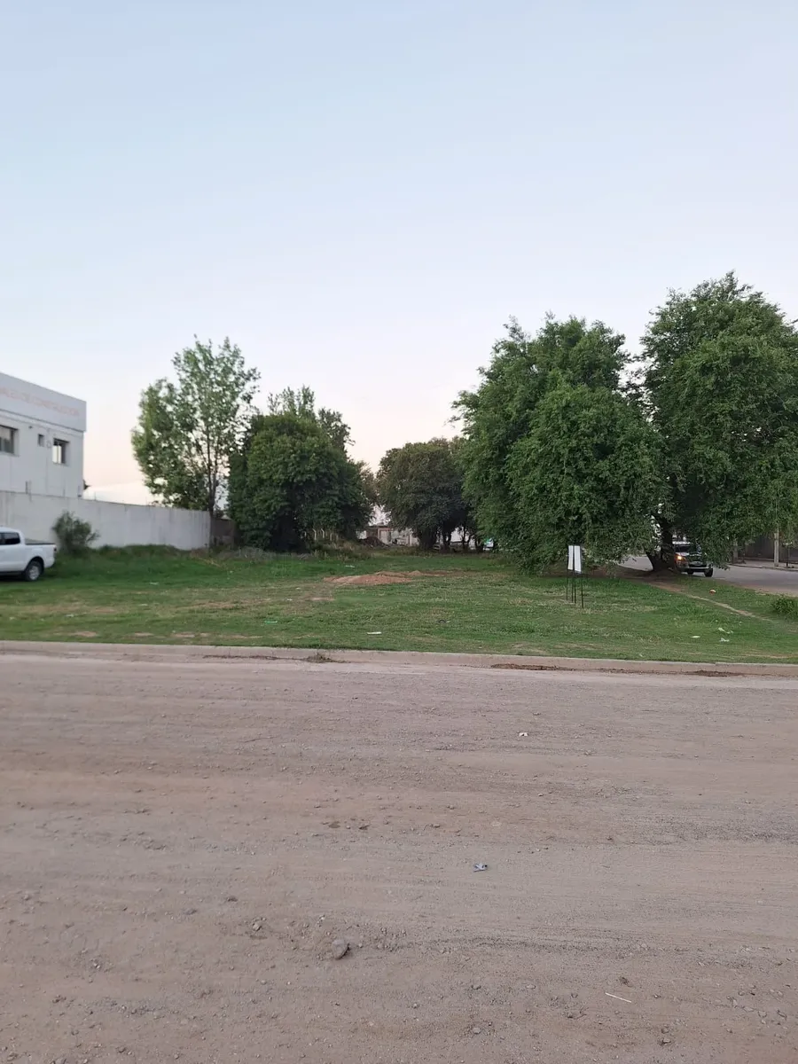 Terreno amplio en calle 6 de Colonia Caroya