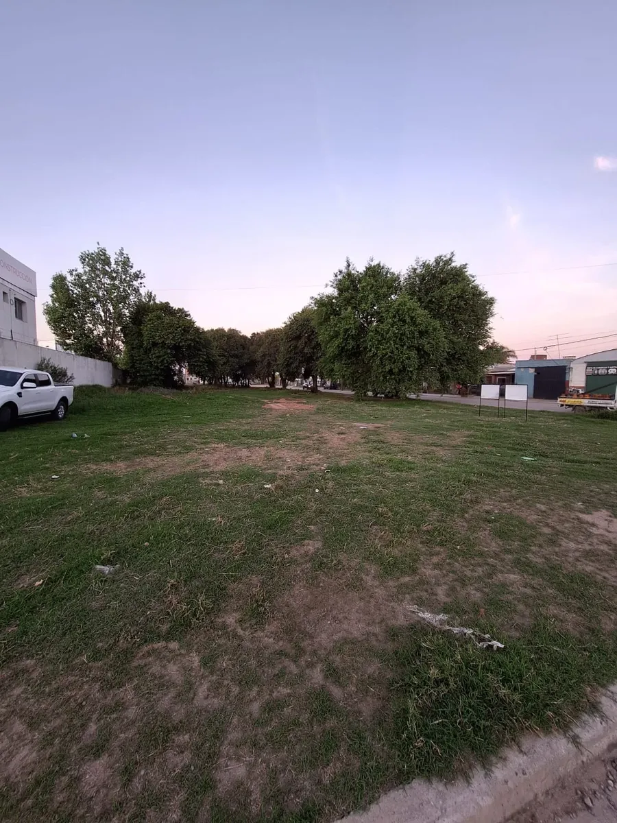 Terreno amplio en calle 6 de Colonia Caroya